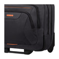Dettaglio finiture e hardware di American Tourister At Work Cartella Porta Pc Con Ruote - Blackorange