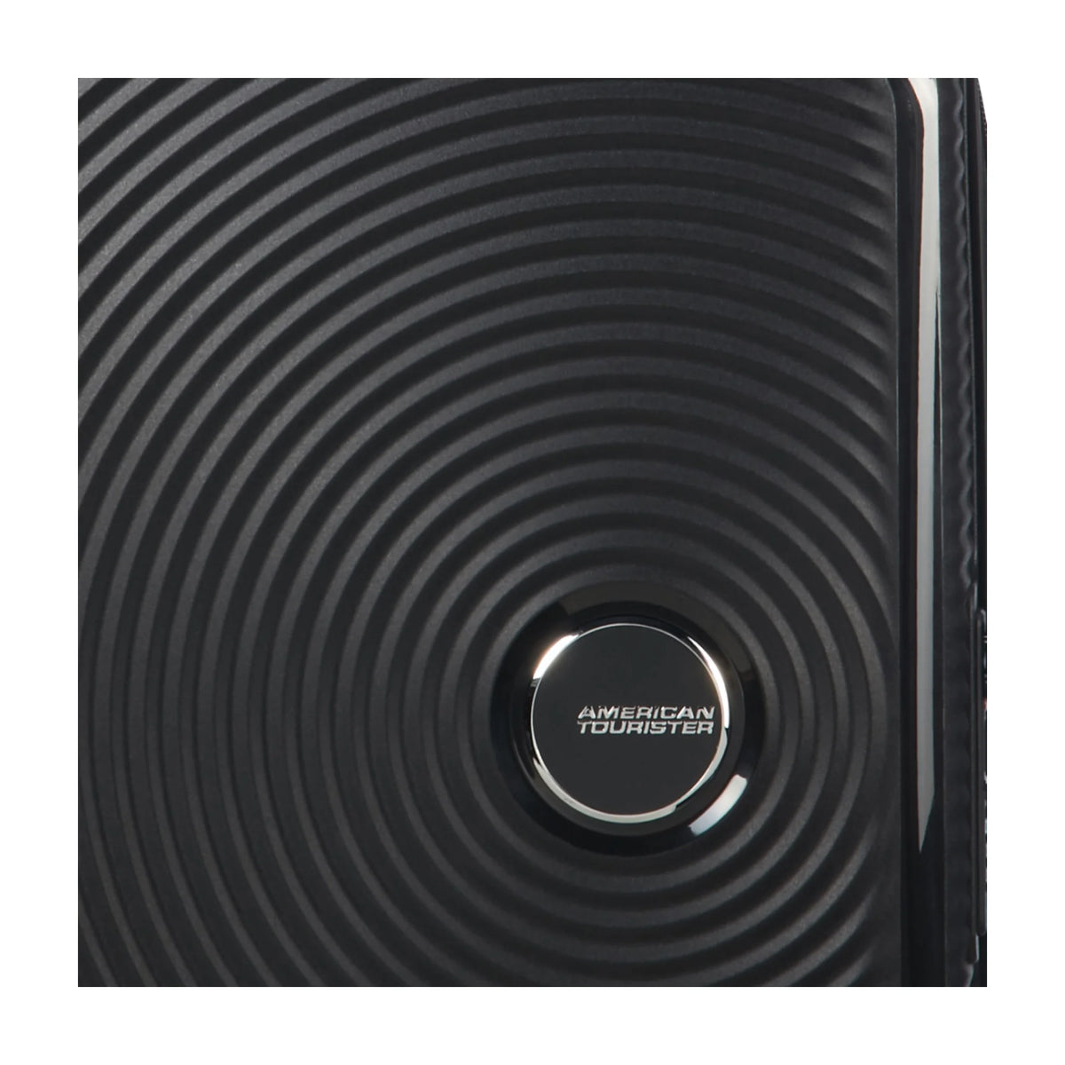 Dettaglio finiture e hardware di American Tourister Soundbox Trolley (4 Ruote) - Bass Black