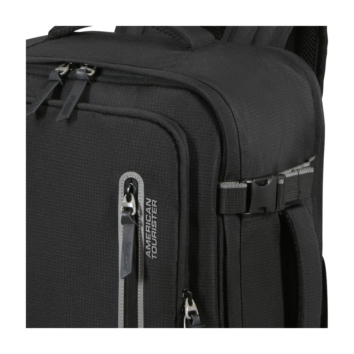 Dettaglio finiture e hardware di American Tourister Take2Cabin Sport Backpack - Nero