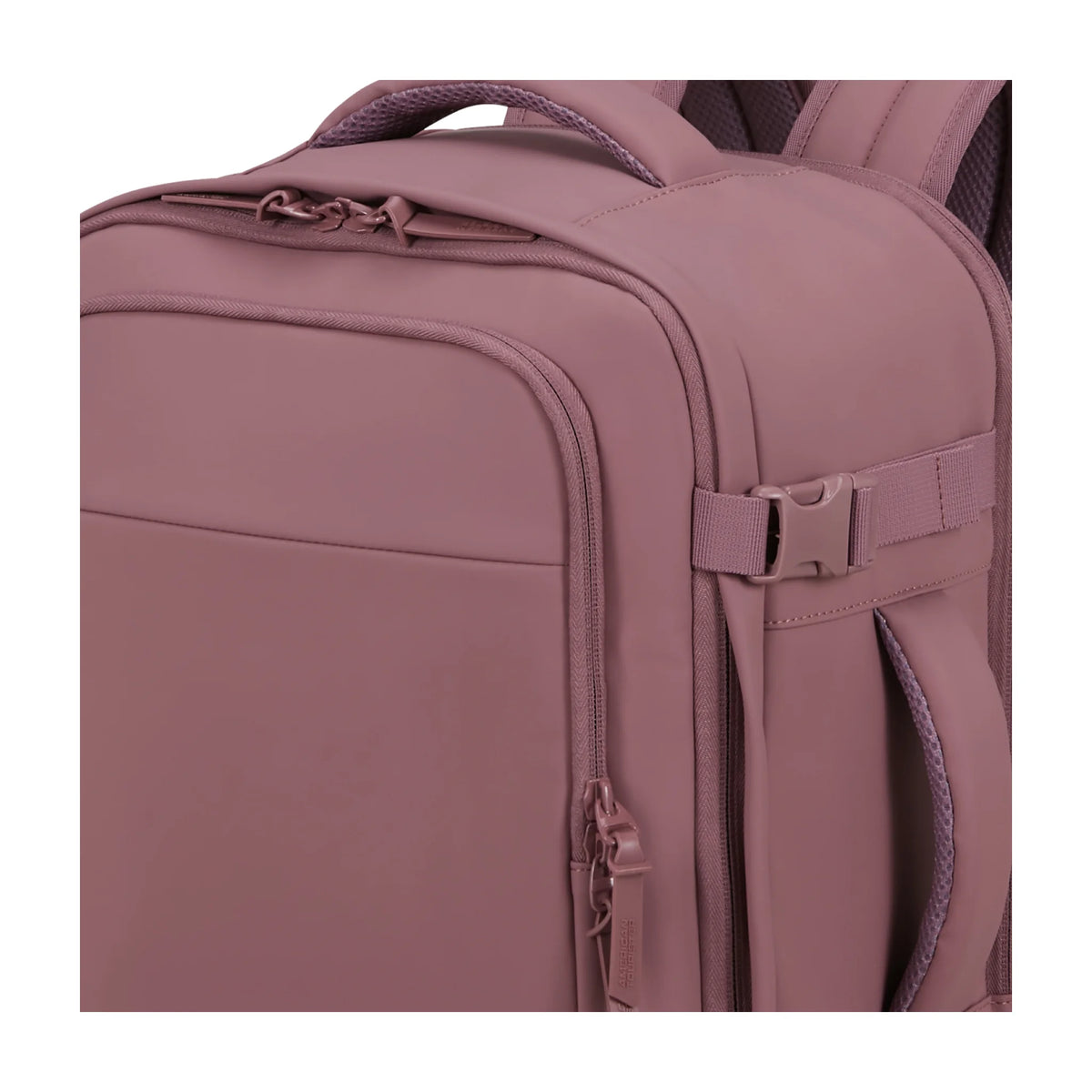 Dettaglio finiture e hardware di American Tourister Take2Cabin Zaino - Galactic Mauve