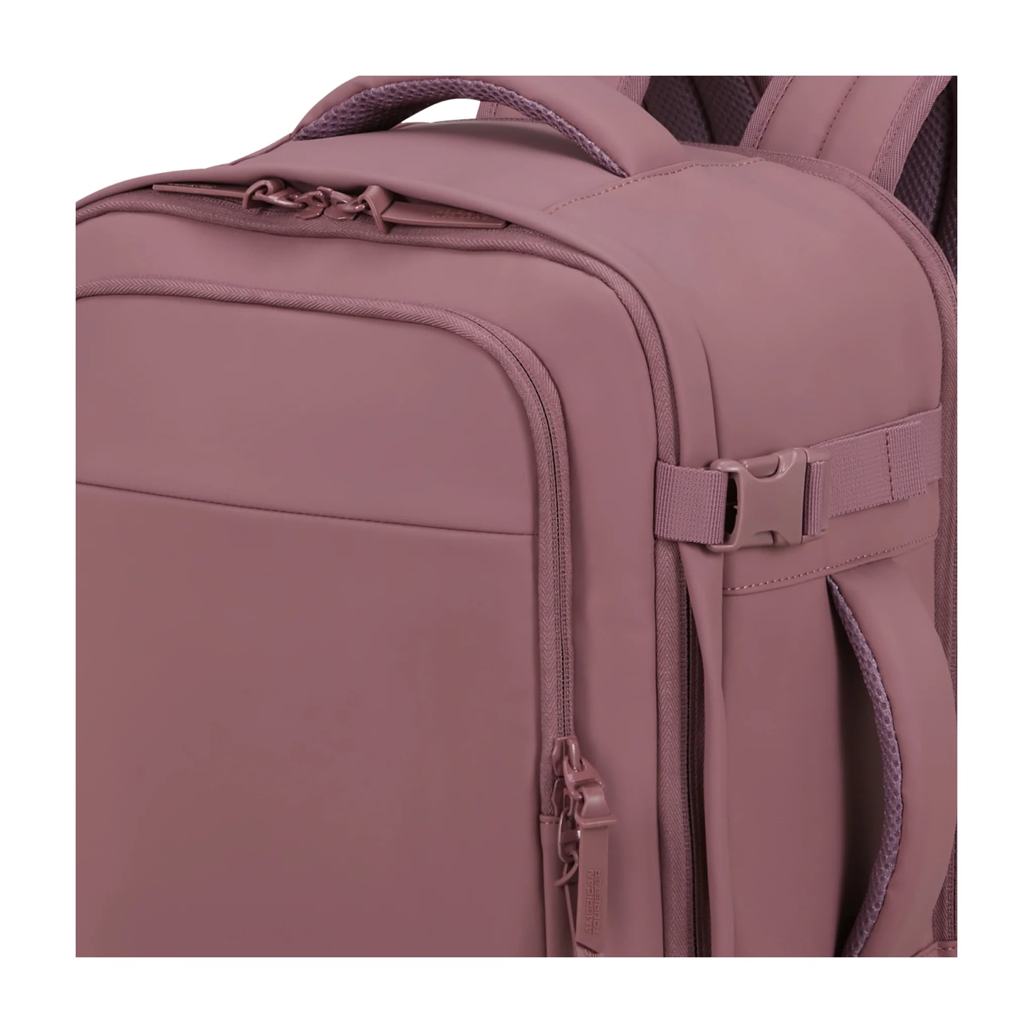 Dettaglio finiture e hardware di American Tourister Take2Cabin Zaino - Galactic Mauve