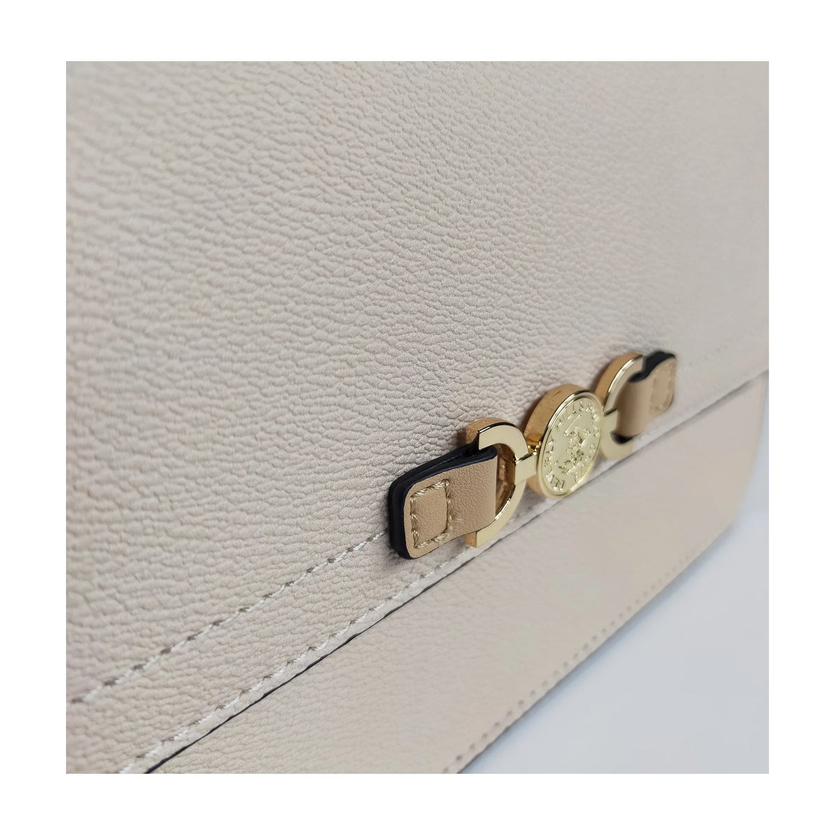 Dettaglio finiture e hardware di B.H. Polo Club Borsa A Spalla - Beige