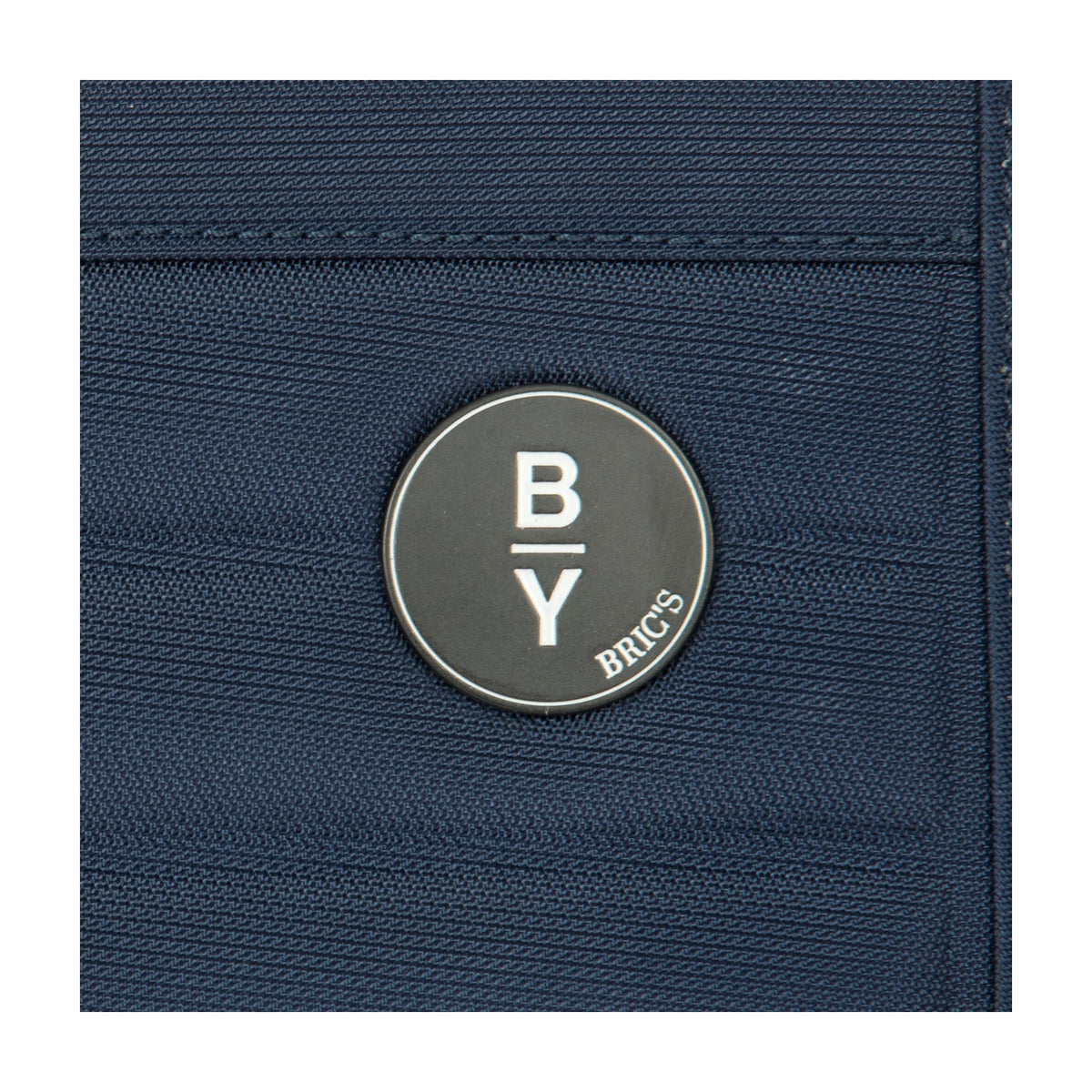 Dettaglio finiture e hardware di Bric's Ulisse B|Y Necessaire Tri-Fold In Tessuto Riciclato - Ocean Blue