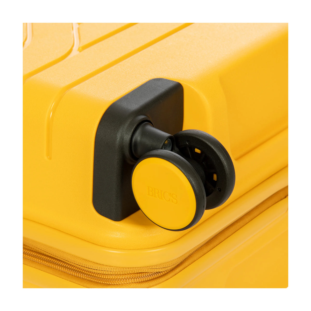 Dettaglio finiture e hardware di Bric's Ulisse B|Y Trolley Medio Espandibile - Mango