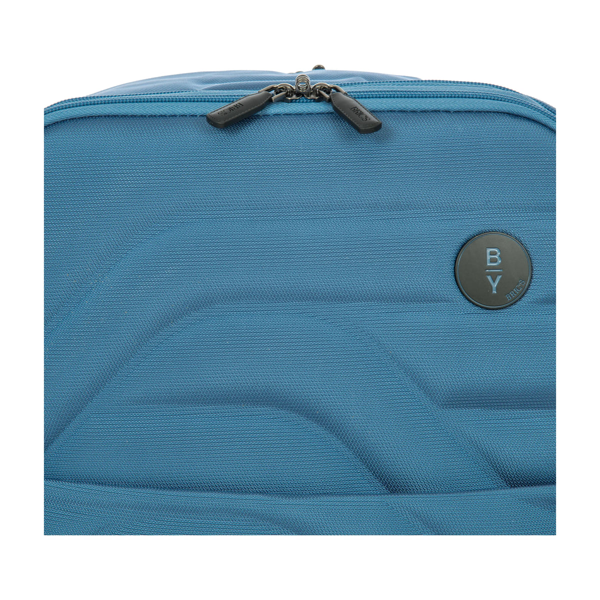 Dettaglio finiture e hardware di Bric's Ulisse B|Y Zaino Underseat Espandibile In Tessuto Riciclato - Grey Blue