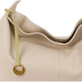 Dettaglio finiture e hardware di Pelletteria Veneta Borsa A Mano - Beige