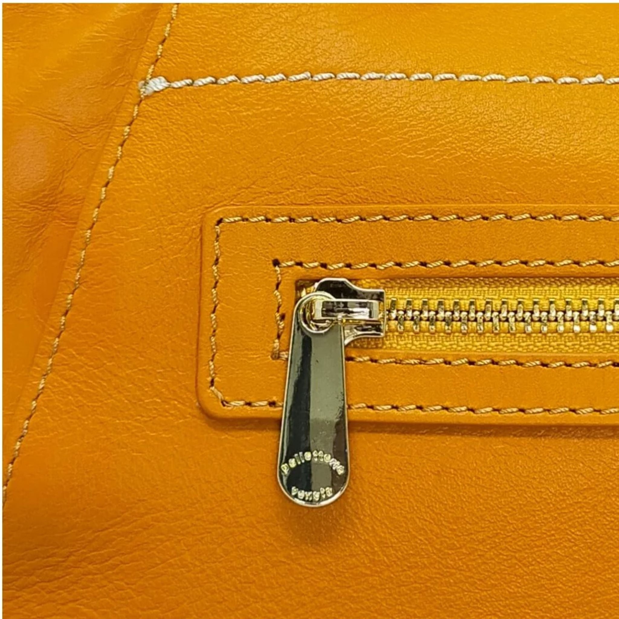 Dettaglio finiture e hardware di Pelletteria Veneta Bronzin Borsa A Mano - Ocra