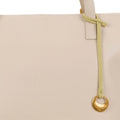Dettaglio finiture e hardware di Pelletteria Veneta Shopper - Beige