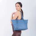 Proporzioni e vestibilità di Pelletteria Veneta Shopping Bag - Blu