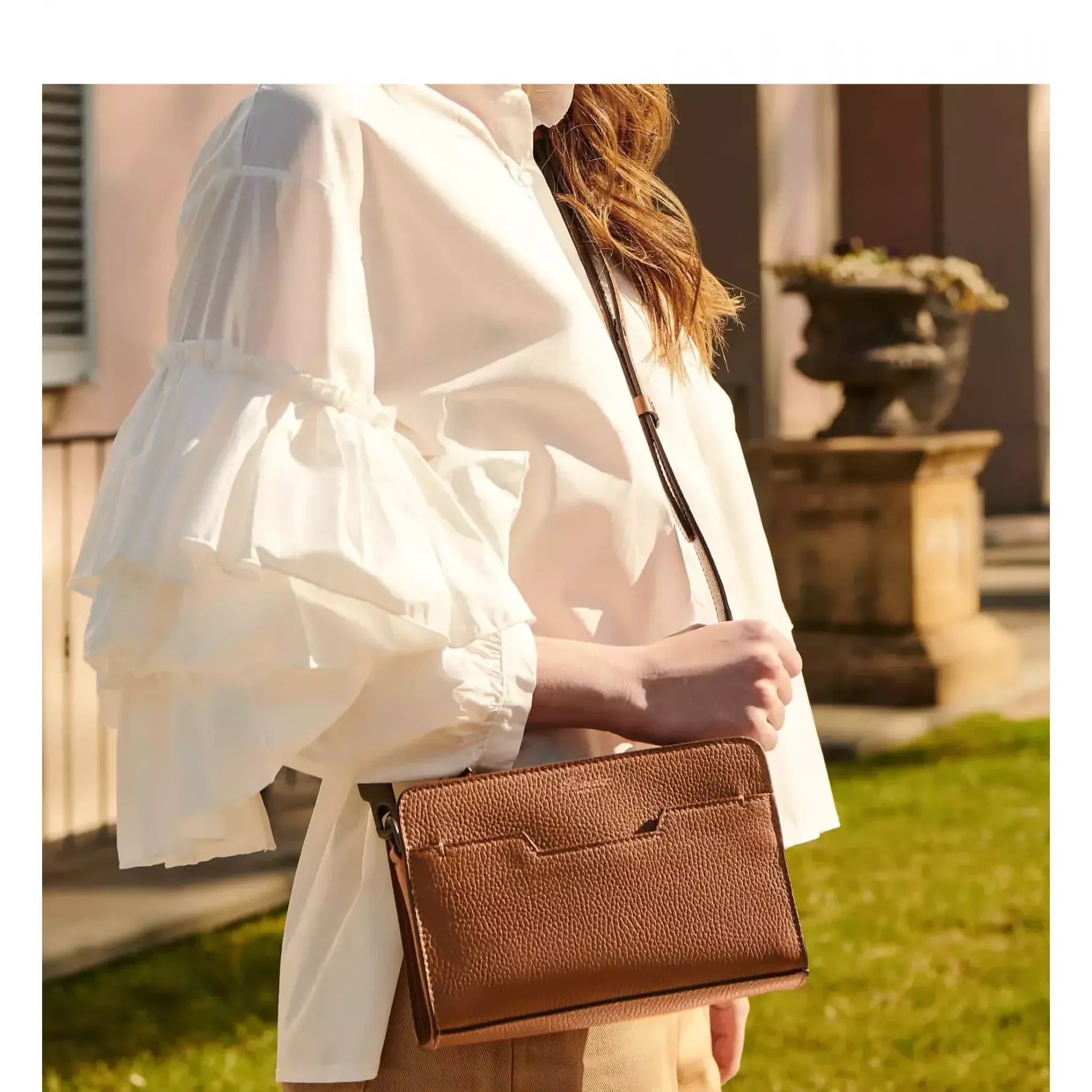 Proporzioni e vestibilità di Pineider Bottalato Crossbody Odette Collezione Bottalato - Cuoio Vegetale