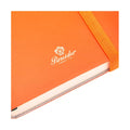 Dettaglio finiture e hardware di Pineider Classic Notebook Classic Senza Righe - Arancio