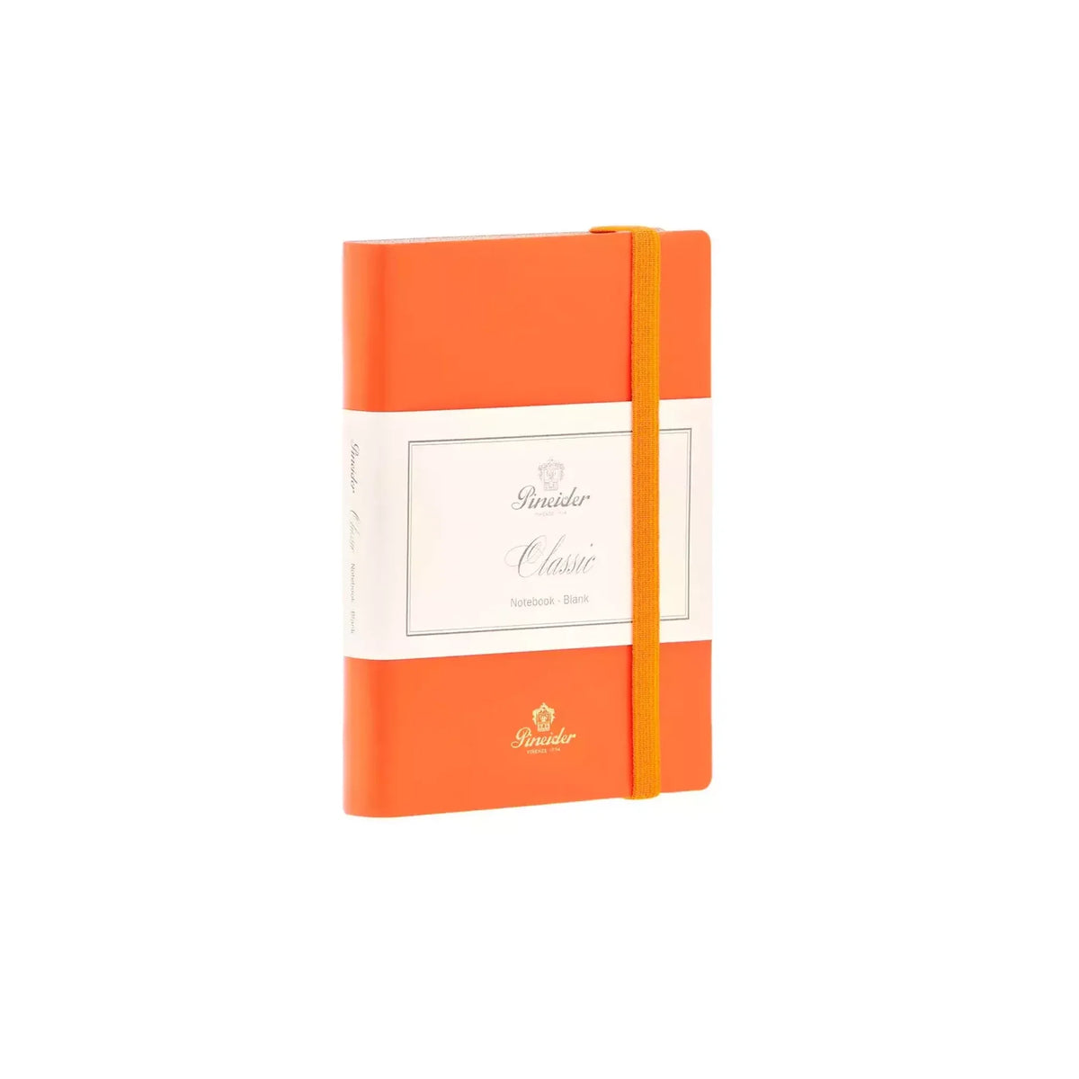 Vista di tre quarti di Pineider Classic Notebook Classic Senza Righe - Arancio
