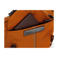 Dettaglio finiture e hardware di BELL X-1 - Scharlau First Class Marsupio - Arancia